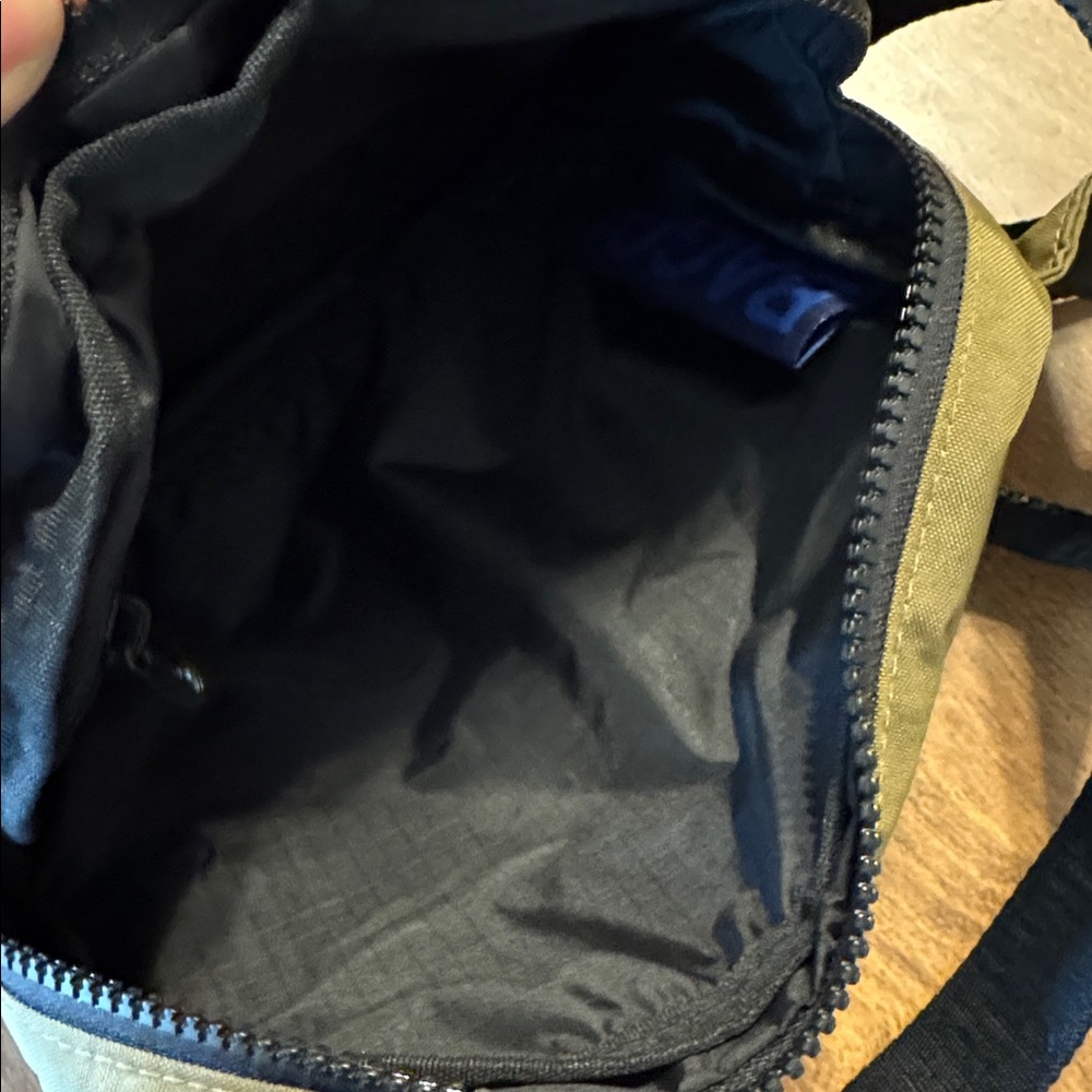 BAGGU Fanny Pack - Picture 3 of 3
